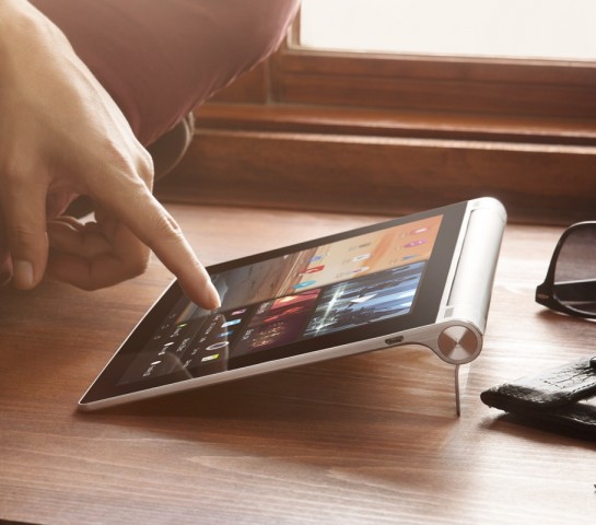 Yoga Tablet im Tilt Mode (Bild: Lenovo)